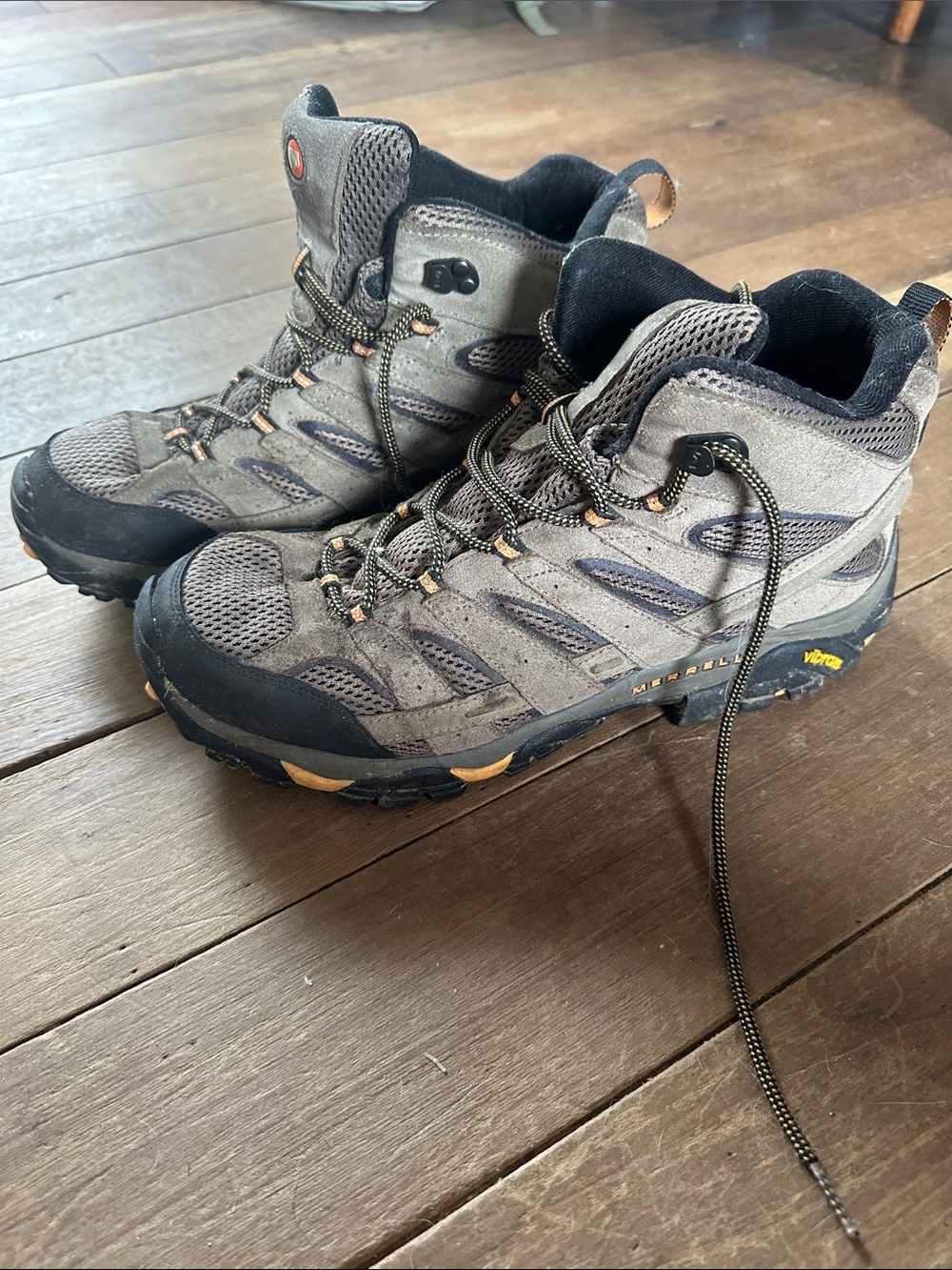 Men’s vibram hiking boots size 12